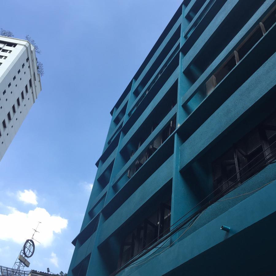 Bunny Burrow Hostel Bangkok Exterior foto