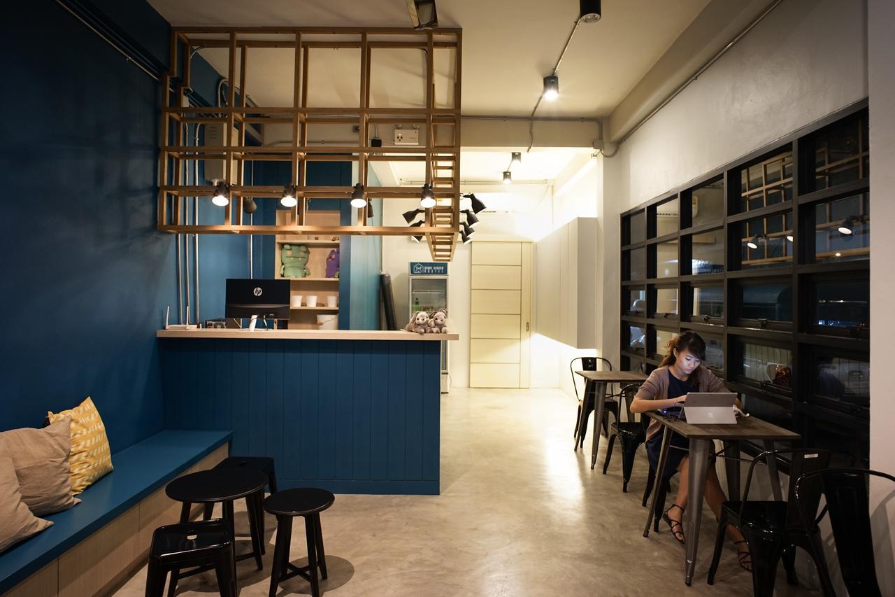 Bunny Burrow Hostel Bangkok Exterior foto
