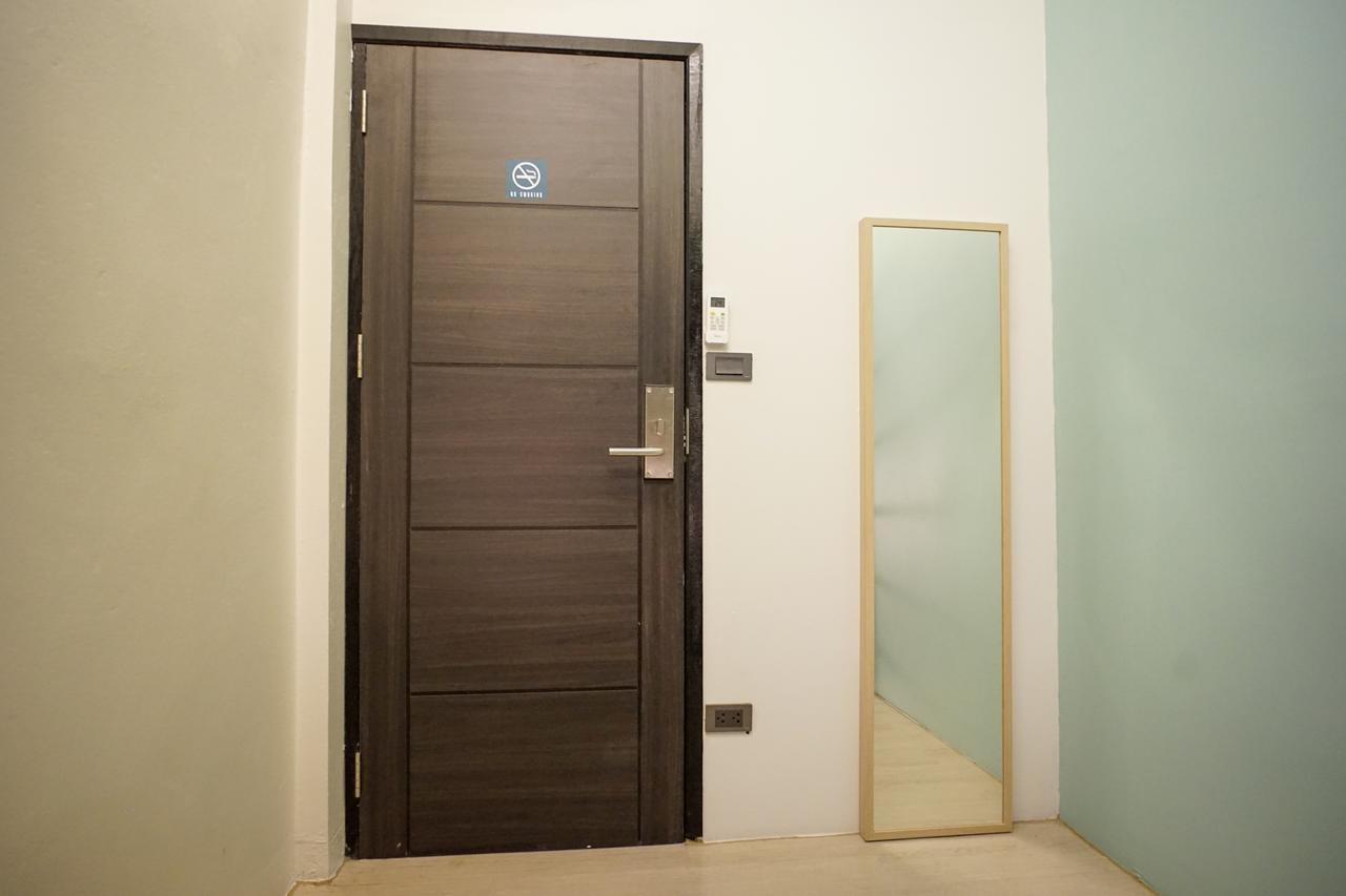 Bunny Burrow Hostel Bangkok Exterior foto